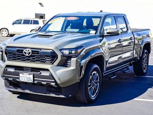 Certified 2024 Toyota Tacoma TRD Sport image 3