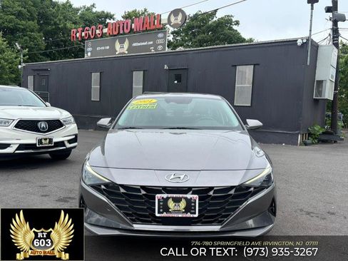 Used 2021 Hyundai Elantra Limited FWD image 2