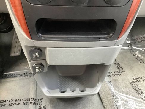 Used 2006 Chrysler Town & Country LX w/ Popular Equipment Group II FWD image 30
