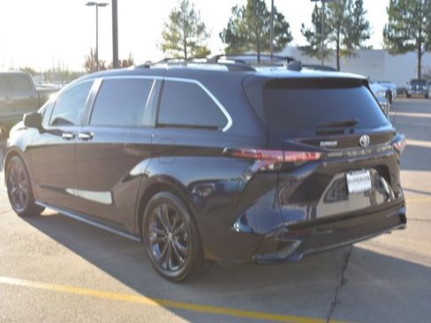 Used 2023 Toyota Sienna XSE image 8