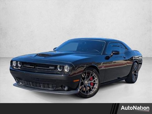 Used 2015 Dodge Challenger SRT RWD image 1