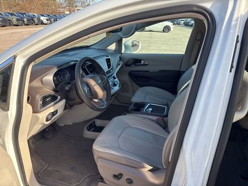 Certified 2017 Chrysler Pacifica Touring-L Plus w/ Advanced Safetytec Group image 13