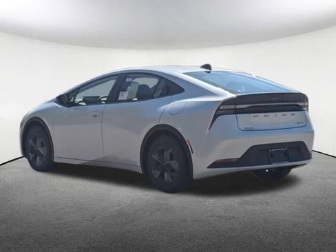 New 2027 Toyota Prius Plug-In Hybrid FWD image 7