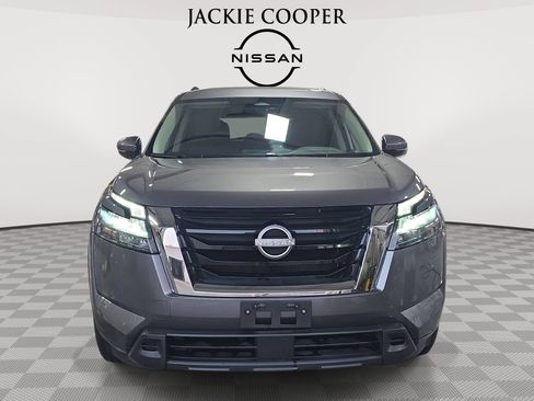 Used 2025 Nissan Pathfinder SV FWD image 2