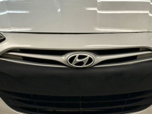 Used 2013 Hyundai Genesis 3.8 image 5