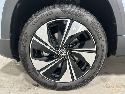 New 2026 Volkswagen Taos SE image 23