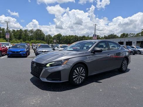 Used 2024 Nissan Altima 2.5 SV FWD image 7