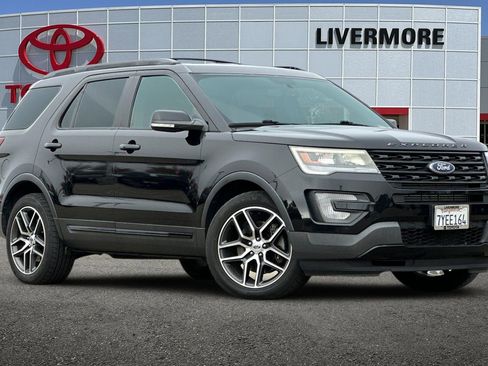 Used 2017 Ford Explorer Sport image 2