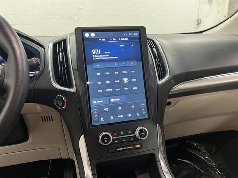 Used 2022 Ford Edge Titanium image 20