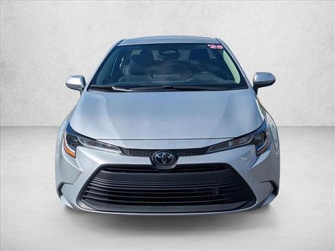 Used 2025 Toyota Corolla LE image 2