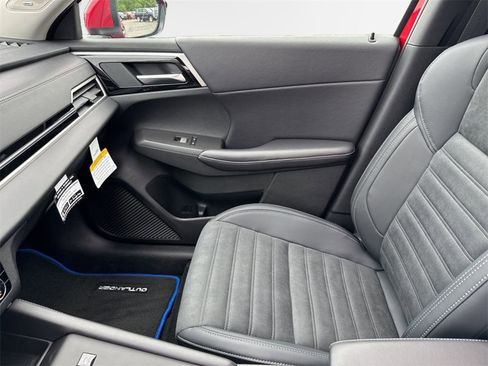 New 2025 Mitsubishi Outlander SE image 27