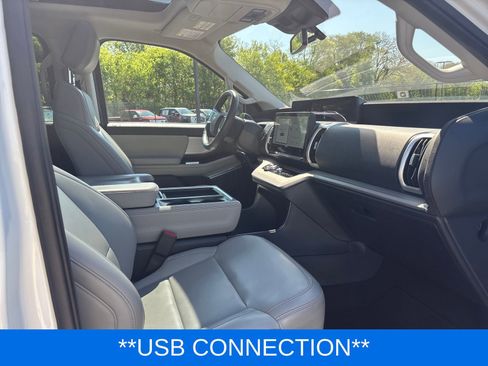 Certified 2025 Ford Expedition Active AWD/4WD image 9