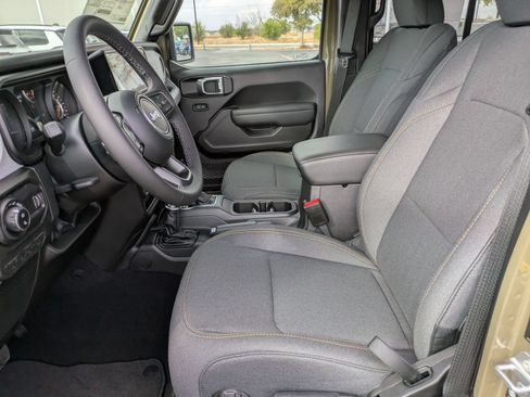New 2025 Jeep Gladiator Sport AWD/4WD image 9