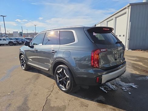 Used 2023 Kia Telluride S w/ S Sunroof Package image 5