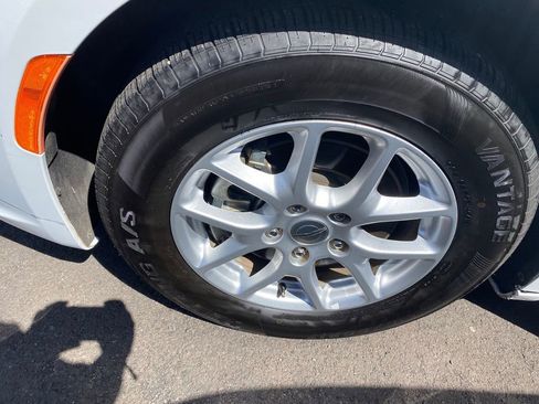 Used 2022 Chrysler Pacifica Touring-L image 9