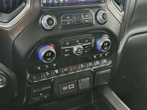 Used 2022 GMC Sierra 2500 AT4 w/ Gooseneck/5TH Wheel Package AWD/4WD image 18