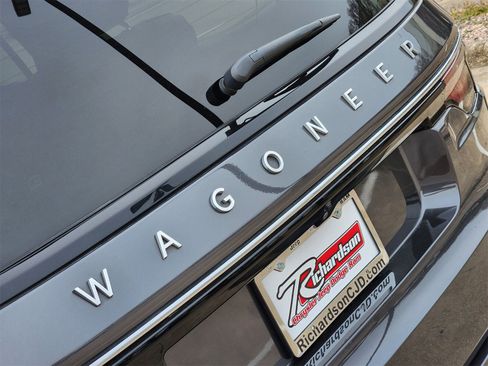 Used 2024 Jeep Wagoneer 4WD w/ Premium Group I image 16