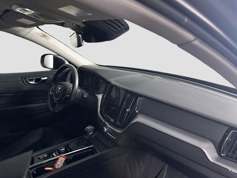 Used 2018 Volvo XC60 T6 Momentum w/ Convenience Package image 30