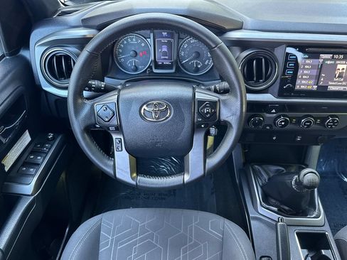 Certified 2017 Toyota Tacoma TRD Off-Road AWD/4WD image 13