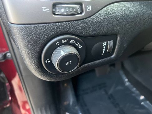 Used 2019 Jeep Cherokee Latitude w/ Popular Appearance Group image 31