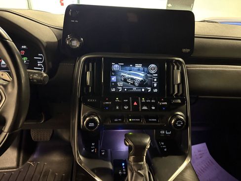 Used 2024 Lexus LX 600 4WD w/ Luxury Package image 19