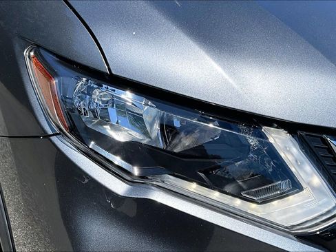 Used 2019 Nissan Rogue SV FWD image 28
