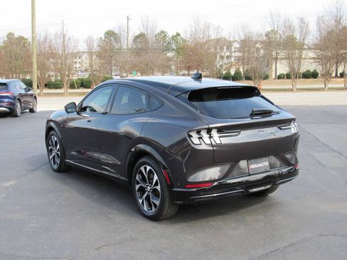 Used 2022 Ford Mustang Mach-E Premium image 10
