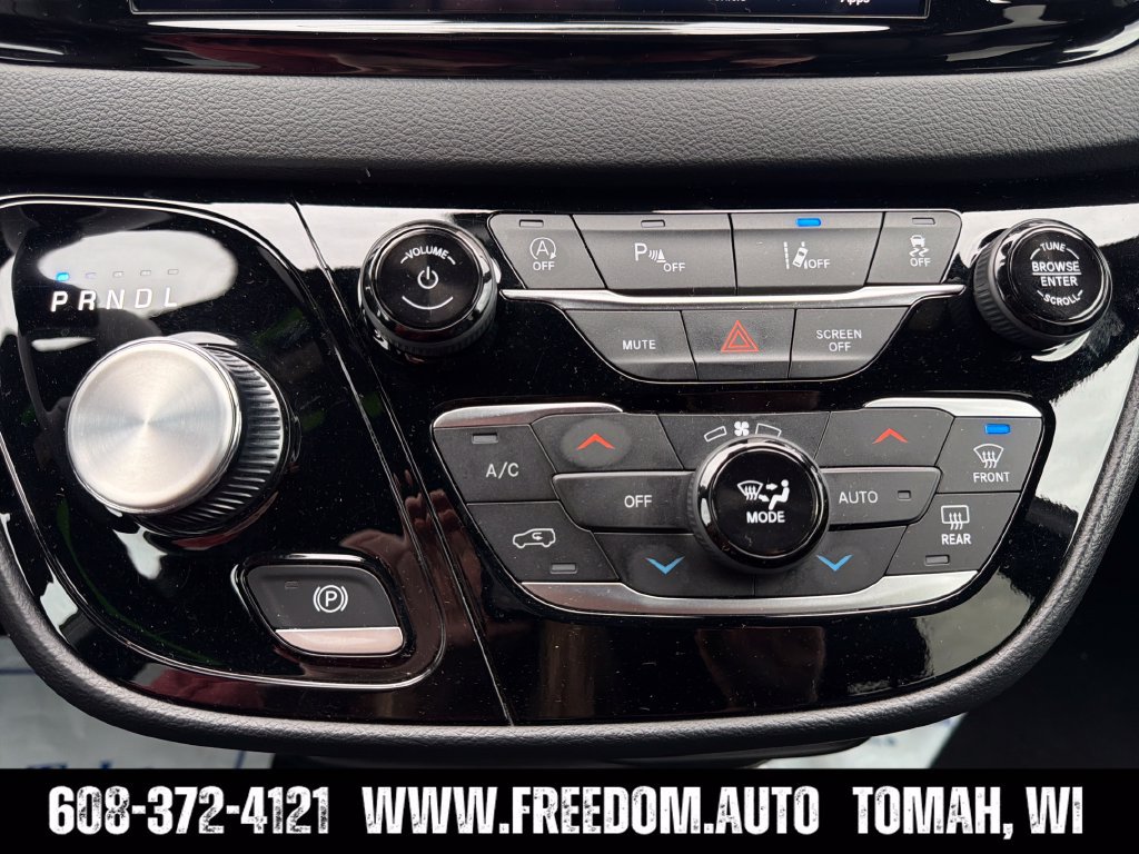 Used 2025 Chrysler Pacifica Select FWD image 19