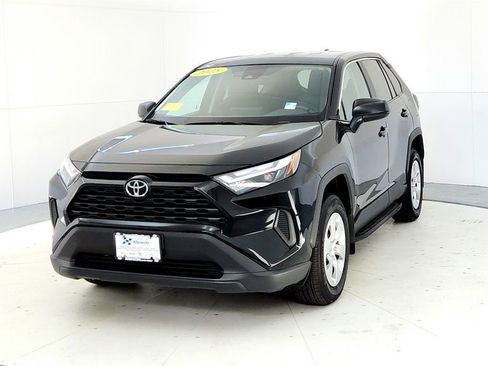 Used 2025 Toyota RAV4 LE AWD/4WD image 2