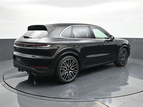 New 2025 Porsche Cayenne E-Hybrid image 24
