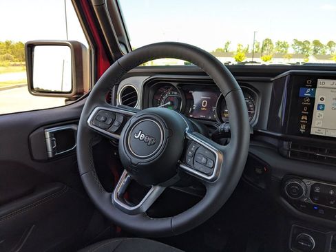 Certified 2025 Jeep Wrangler Unlimited Sahara AWD/4WD image 27