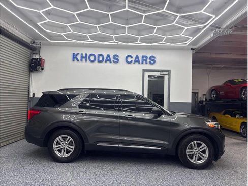 Used 2020 Ford Explorer XLT w/ Equipment Group 202A image 5