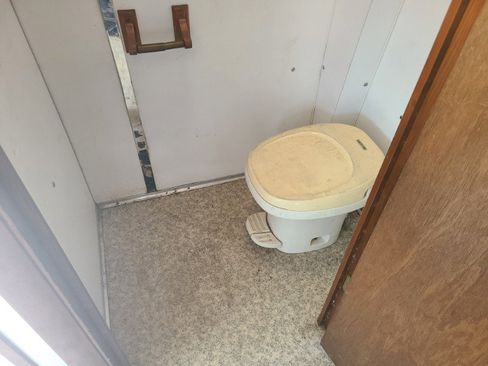 Used 1999 Ford E-450 and Econoline 450 image 34