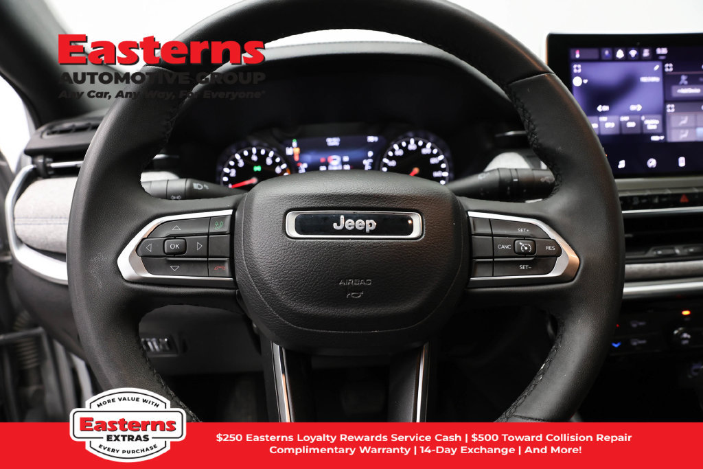 Used 2024 Jeep Compass Latitude AWD/4WD image 11