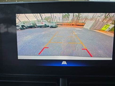 Used 2025 Chevrolet Trax LT w/ Driver Confidence Package image 22