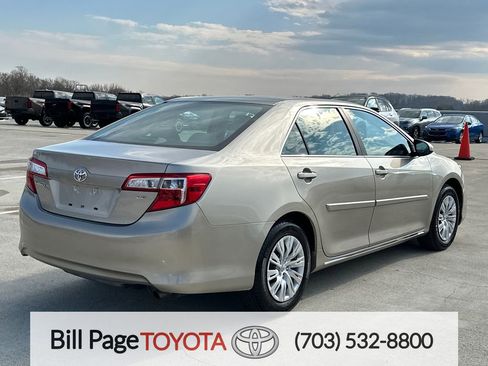 Used 2014 Toyota Camry LE image 4