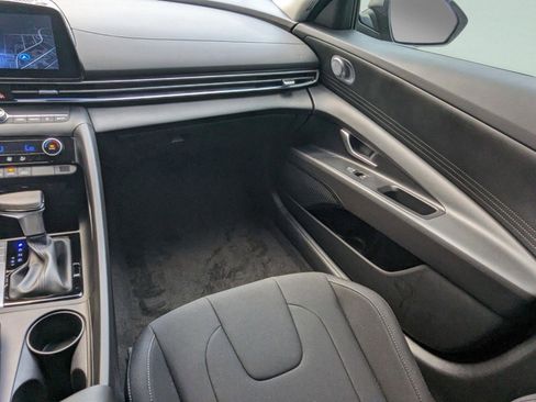 Used 2025 Hyundai Elantra Sport image 15