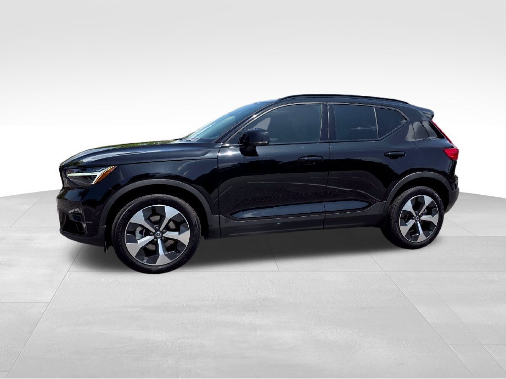 Used 2026 Volvo XC40 B5 Plus AWD/4WD image 3