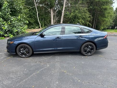 Used 2025 Honda Accord SE image 2