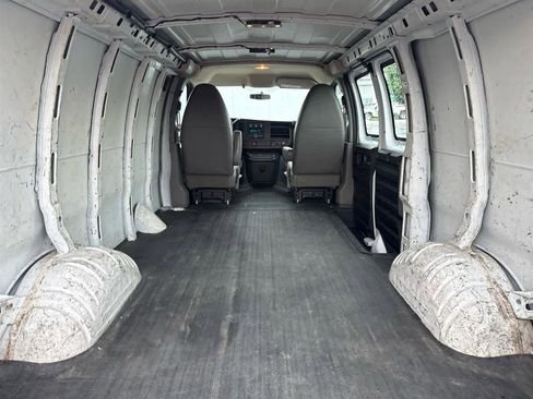 Used 2015 Chevrolet Express 2500 RWD image 16