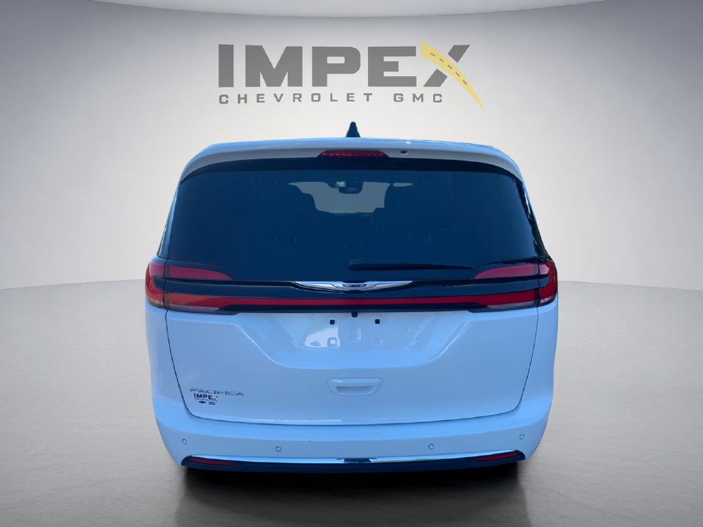 Used 2026 Chrysler Pacifica Select FWD image 4