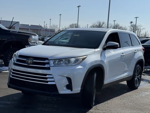 Used 2019 Toyota Highlander LE image 15