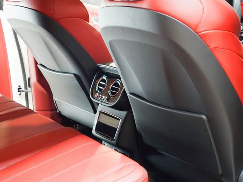 Used 2022 Bentley Bentayga AWD/4WD image 53