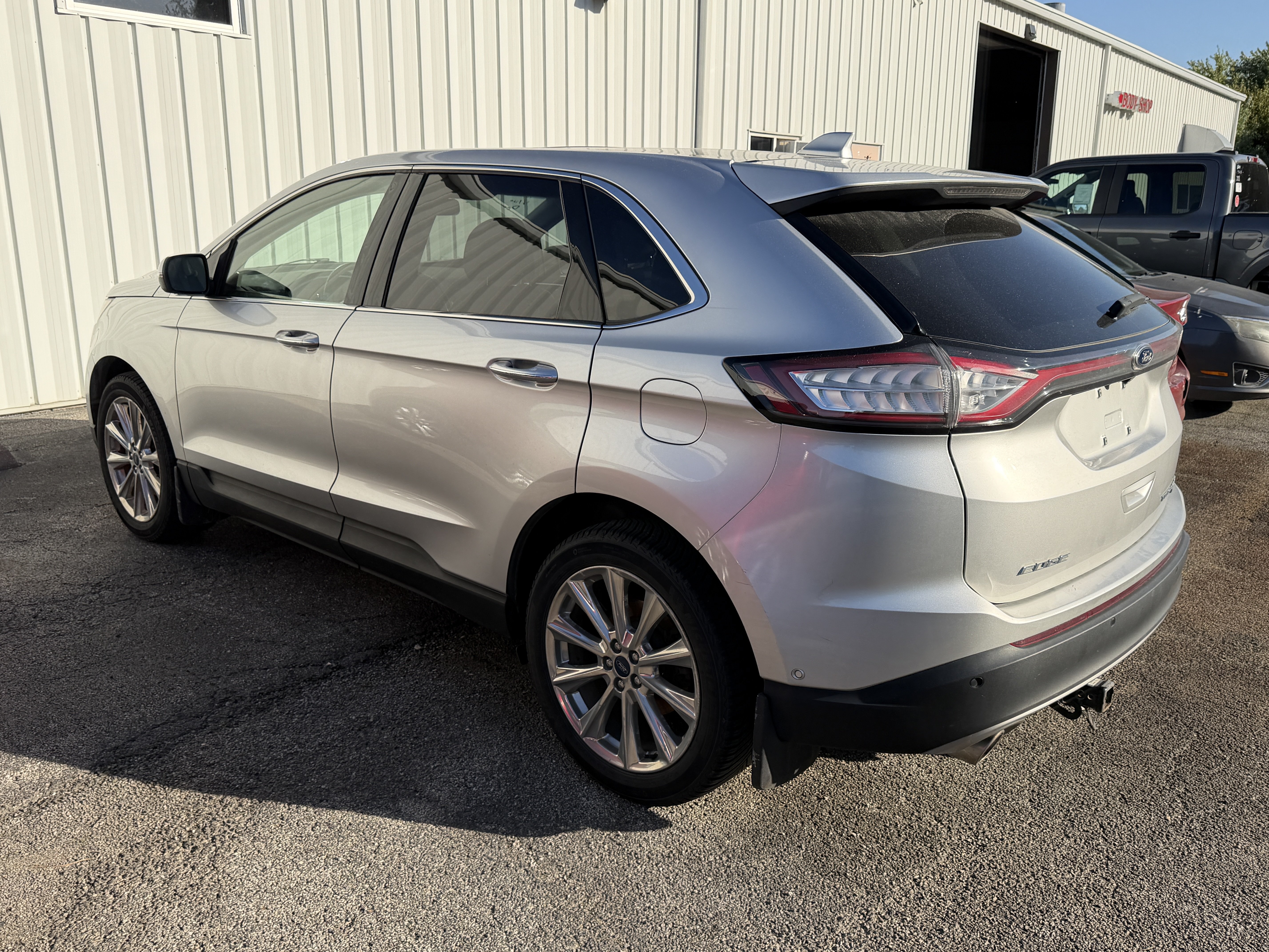 Used 2017 Ford Edge Titanium w/ Equipment Group 302A AWD/4WD image 9