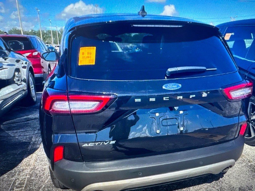 Used 2024 Ford Escape Active w/ Tech Pack #1 FWD image 3