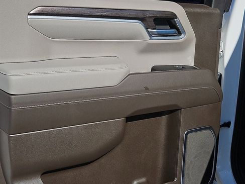 Used 2022 Chevrolet Silverado 1500 LTZ image 18