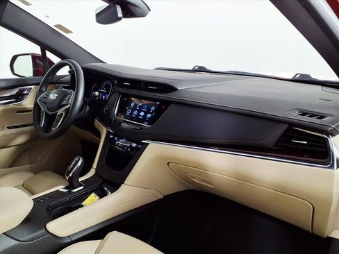 Used 2017 Cadillac XT5 Luxury w/ Driver Awareness Package image 9