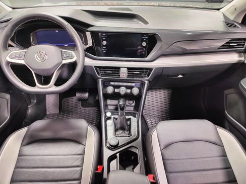 Used 2024 Volkswagen Taos SEL image 18