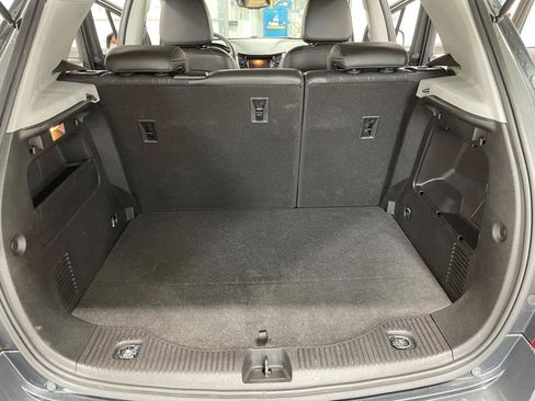 Used 2018 Chevrolet Trax LT w/ LT Convenience Package FWD image 18
