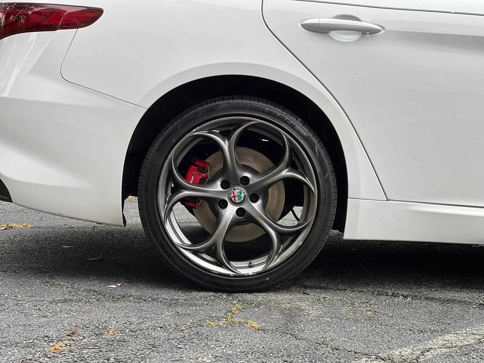 Used 2019 Alfa Romeo Giulia Ti Sport w/ Quick Order Package 22S Sport AWD/4WD image 43